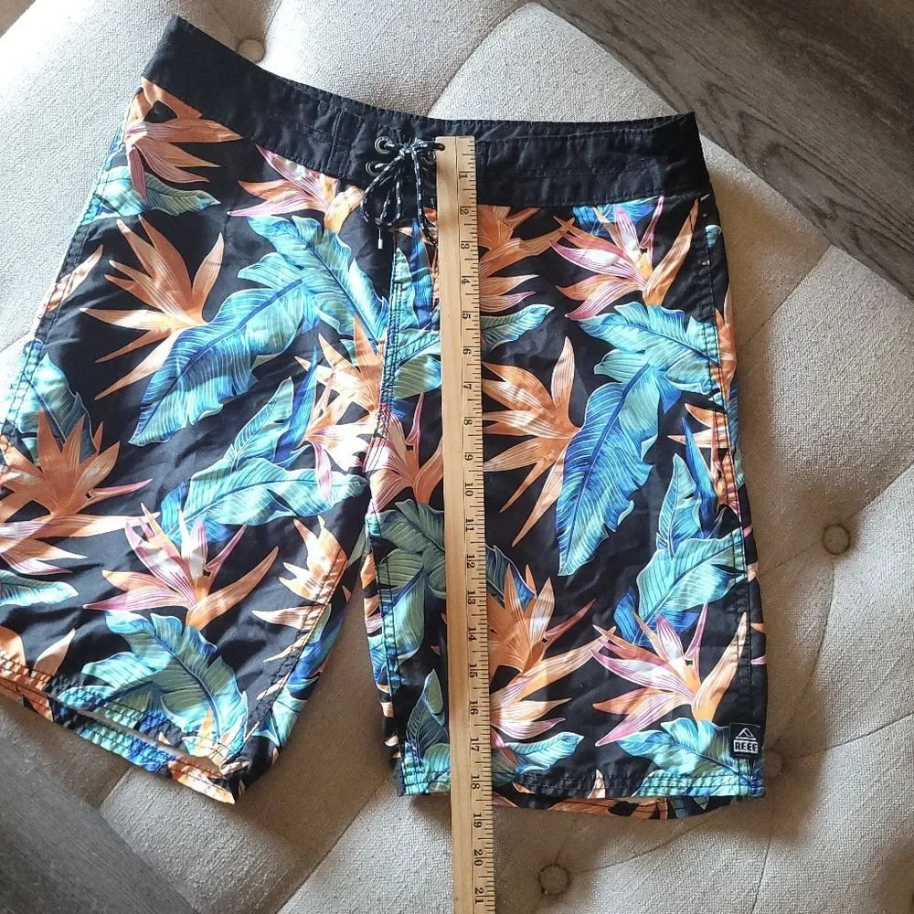 Reef Men's Floral Birds of Paradise Print Board Shorts Size 32